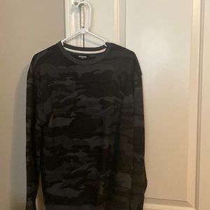 Black camo crew neck, (New) never worn